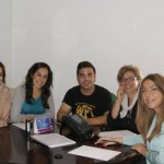 Jóvenes de Emplea Joven junta a la concejala de Juventud, Monte López y la técnica de Juventud, Monte Sánchez.