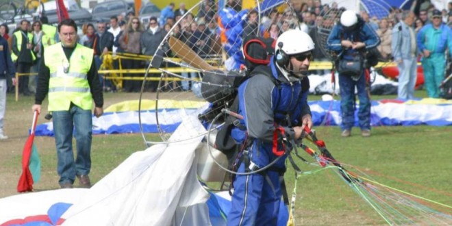 Fin de semana de candelas y paramotores en La Puebla de Los Infantes