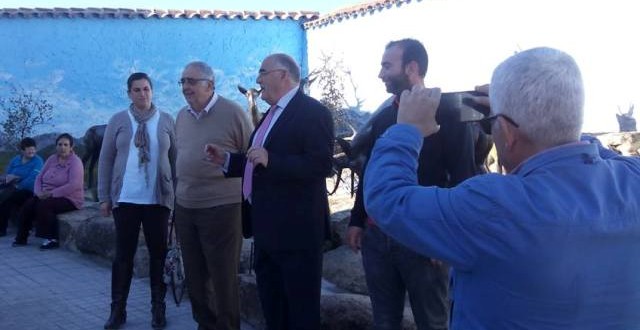 Almadén de la Plata inaugura un nuevo monumento del escultor Jaime Mate Gallego