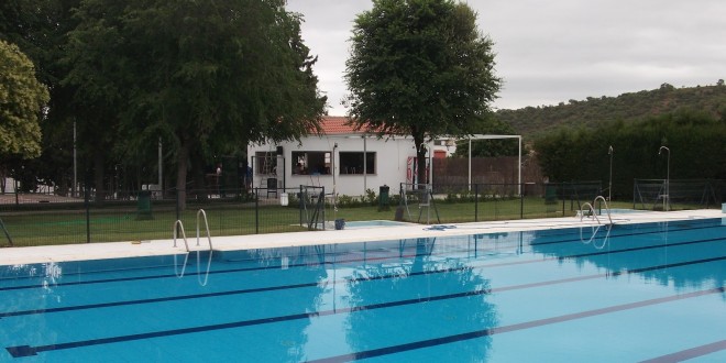 El Ayuntamiento de Almadén de la Plata abre el plazo para contratar el bar de la piscina