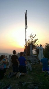 Francisco Durán, a la derecha de la imagen, celebrando una misa.