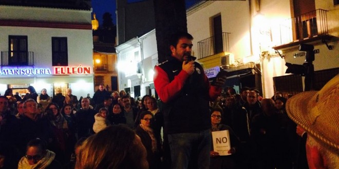 Unas 200 personas se concentraron en Constantina el sábado para protestar contra la moción de censura