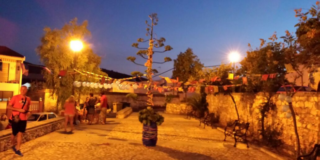 Las fiestas de Los Pirulitos en Almadén de la Plata y El Real de la Jara dan la bienvenida al verano