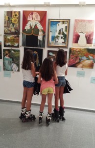 nin%cc%83os-en-la-exposicion-de-pintura-2015