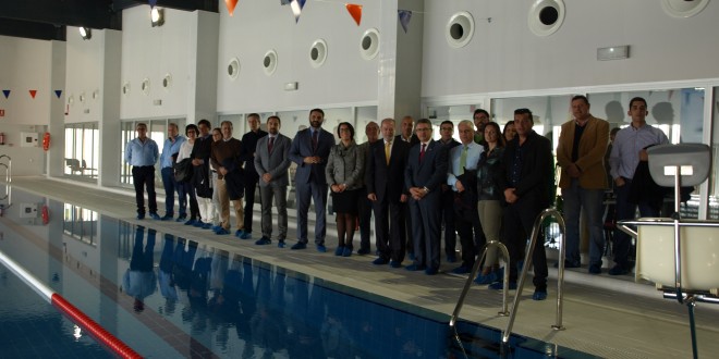 Inauguran la piscina cubierta de Constantina dos años después de finalizar las obras
