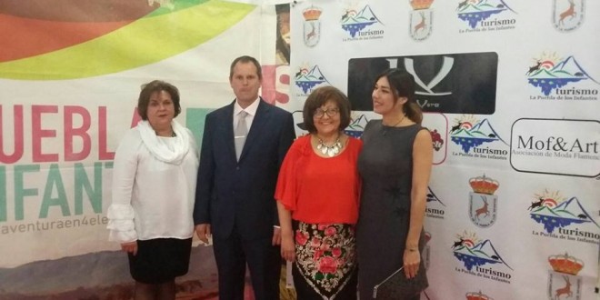 El Ayuntamiento de La Puebla de los Infantes homenajea a la diseñadora Loli Vera